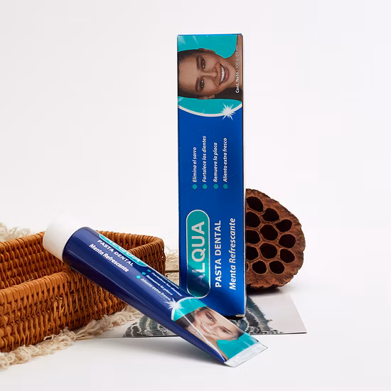 Materiale per la cura dentale Fornitore OEM Denti senza fluoro Pulizia e dentifricio sbiancante con essenza di perla attivata Aromi personalizzati disponibili